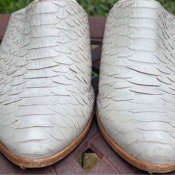 💋MATISSE Clover Taupe Leather Croc Skin Slip On Stacked Wood Heel Mules - Picture 10 of 16